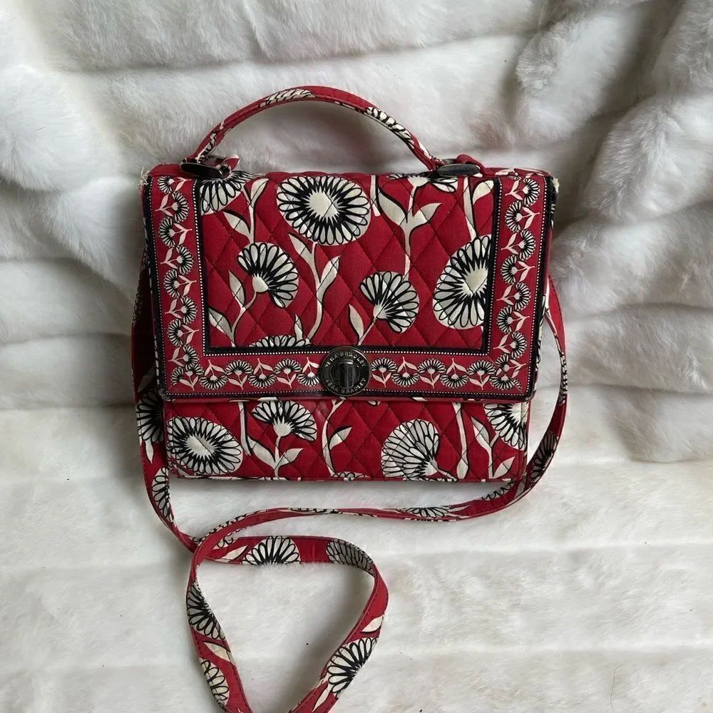 Vera Bradley Red ,white &black decor Daisy quilted pattern Satchel/shoul…